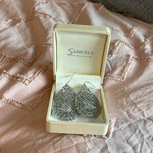 Silver dangling earrings (with box)